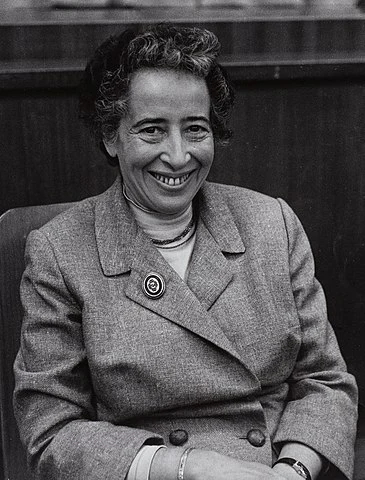 Hannah Arendt. Kuva: Barbara Niggl Radloff / Münchenin kaupunginmuseon kokoelma, CC BY-SA-4.0