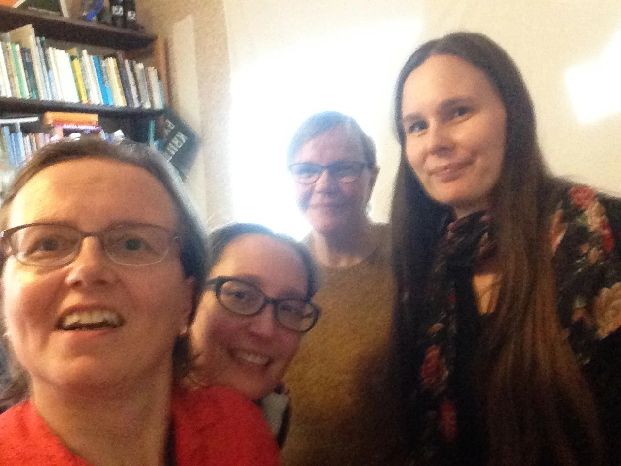 Kuvassa Tove, Ilona, Leena ja Elina