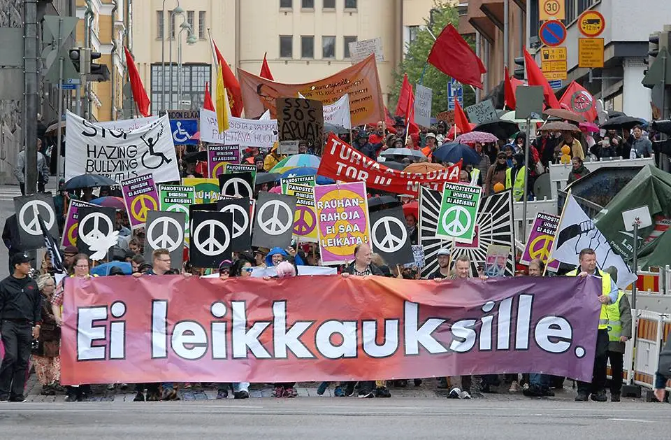 Ei leikkauksille! (Kuva: Joukkovoima hallituspolitiikkaa vastaan)
