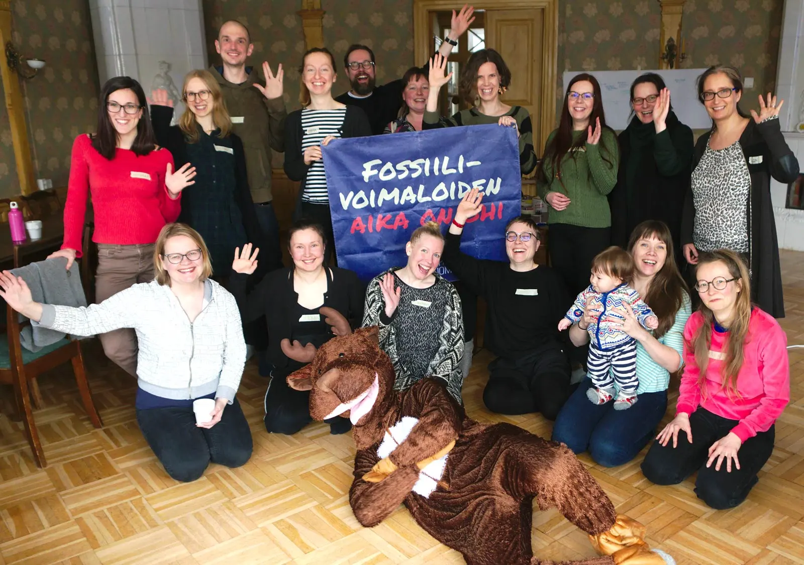 Hiilivapaa Suomi-kampanjan vapaaehtoisia koolla.