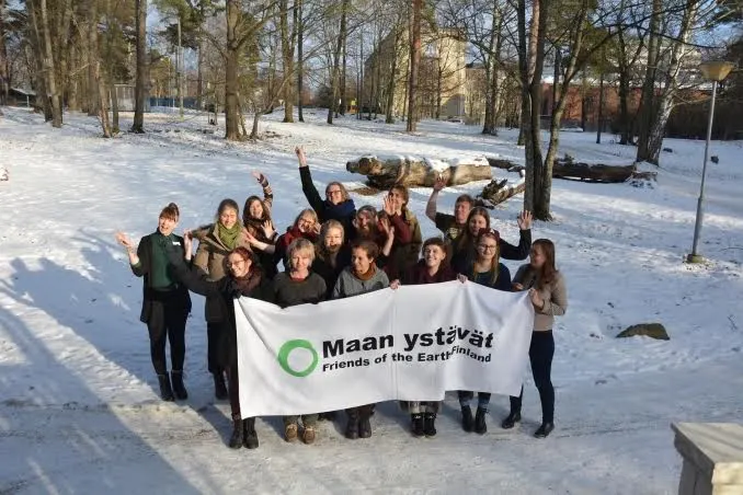 Kuvassa vuoden 2017 jaostolaisia Pauligin huvilan pihalla Helsingissä